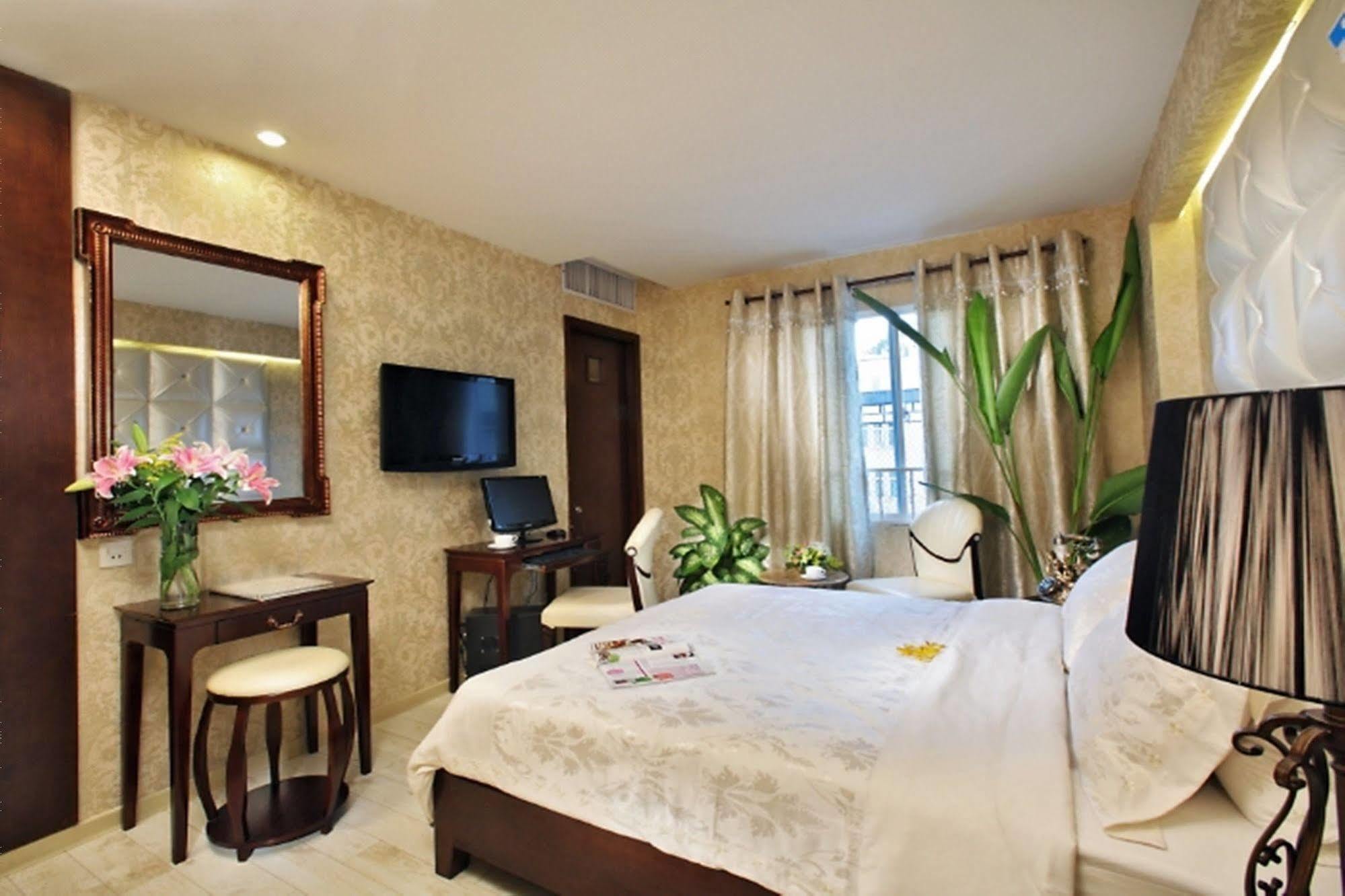 A&em - The Petit Hô Chi Minh-Ville