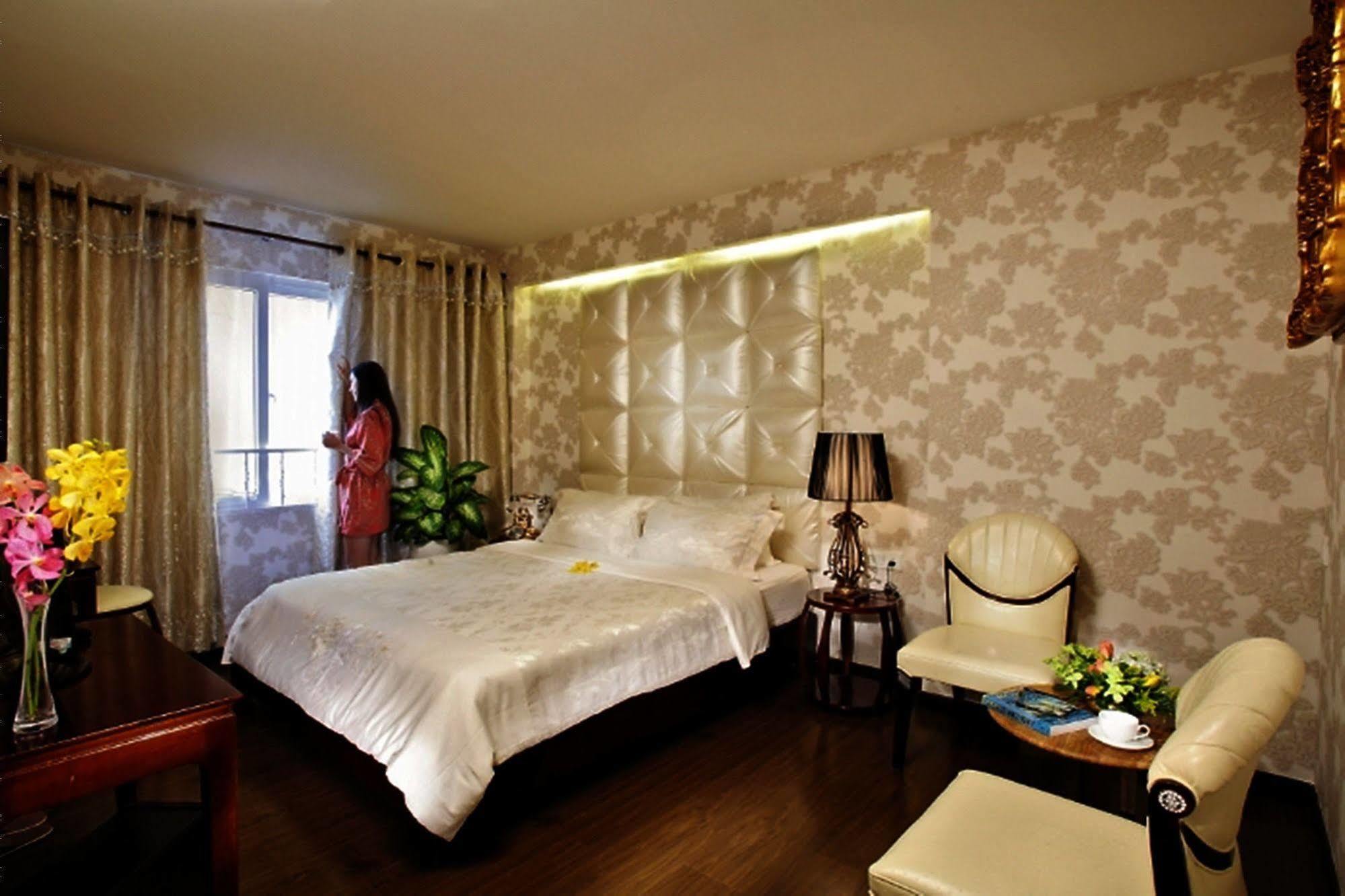A&em - The Petit Hô Chi Minh-Ville